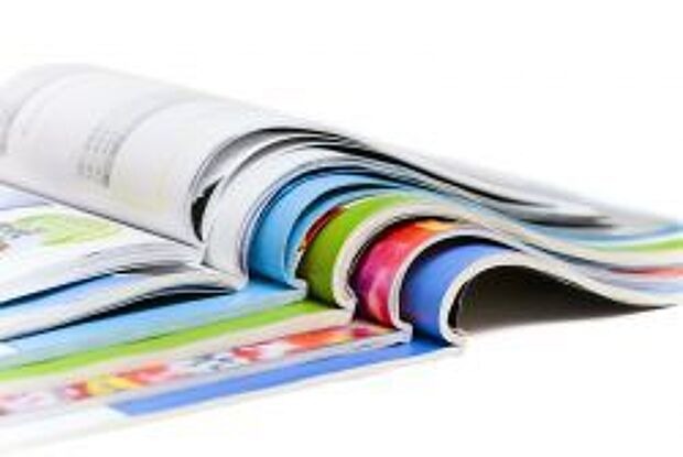 Übereinandergelegte Zeitschriften Übereinandergelegte Zeitschriften