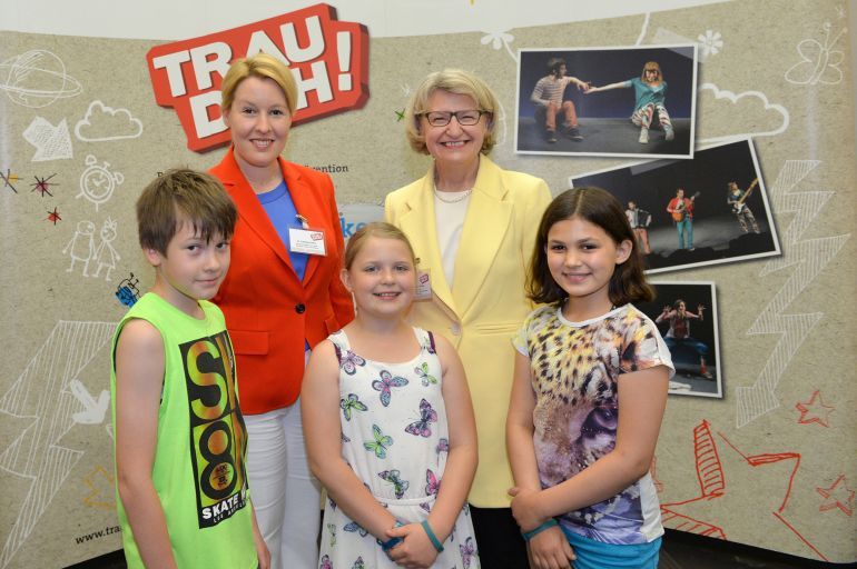 Familienministerium Und Bzga Ziehen Positive Trau Dich Bilanz Zur Landeskooperation Mit Berlin Trau Dich